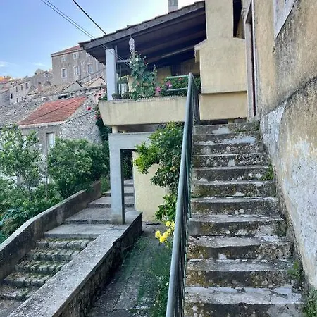 Ana Apartmán *
